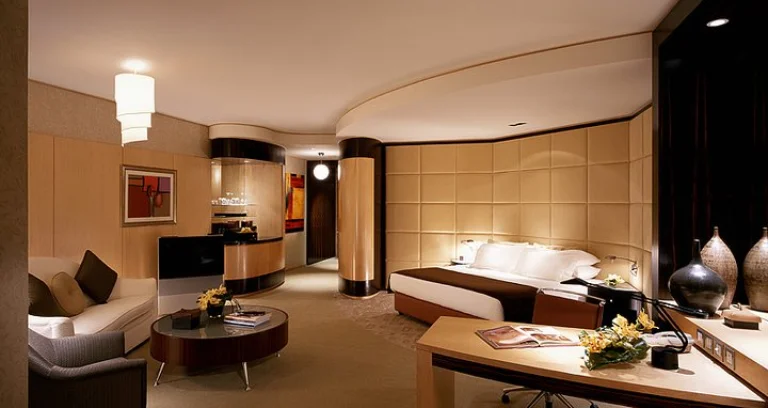 Shangri-La Hotel